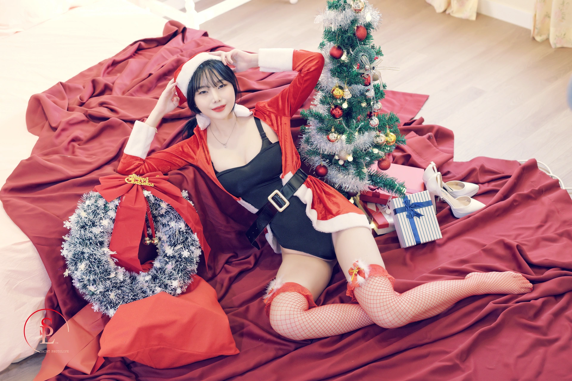 132.SAINT Photolife – Yuna - Vol.24 Merry Yuna’s Xmas 1